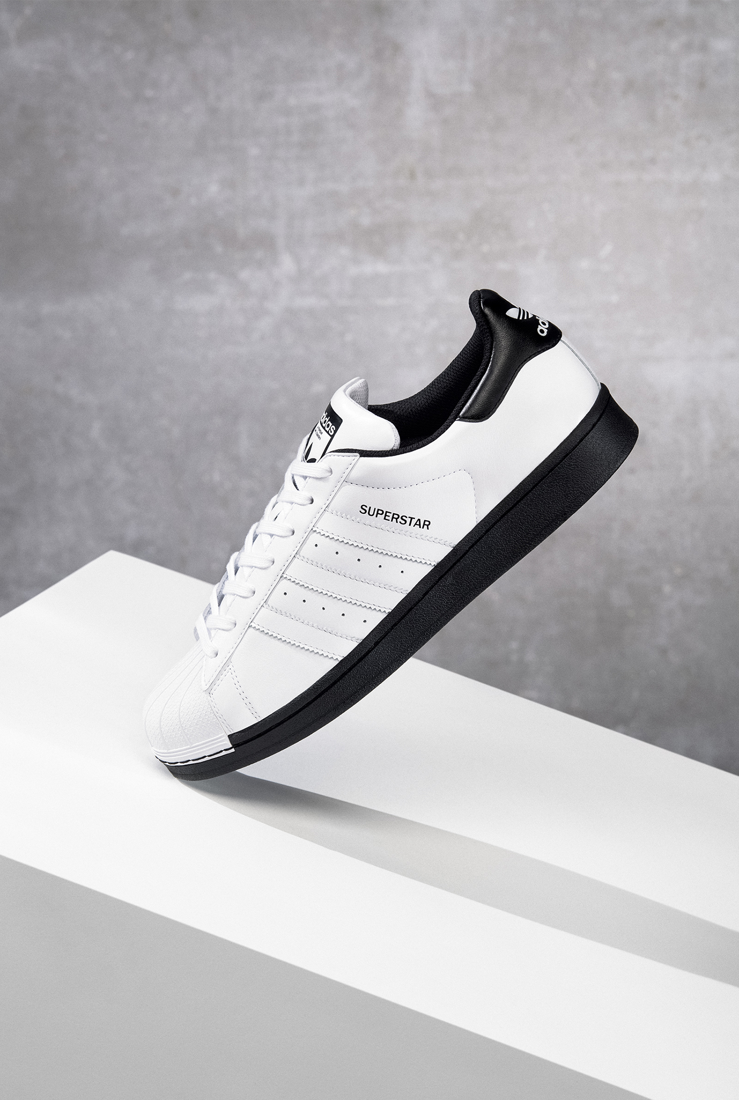 miAdidas-Retail-_0009_Superstar-BW